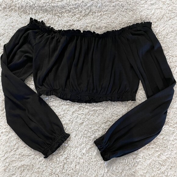 The Pyramid Collection Cropped Peasant Blouse - Picture 1 of 4